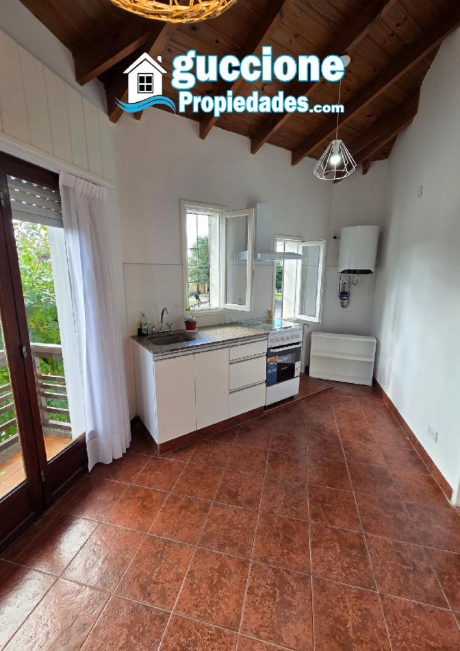 En alquiler departamento en planta alta, zona Friuli y Ortiz de Zarate