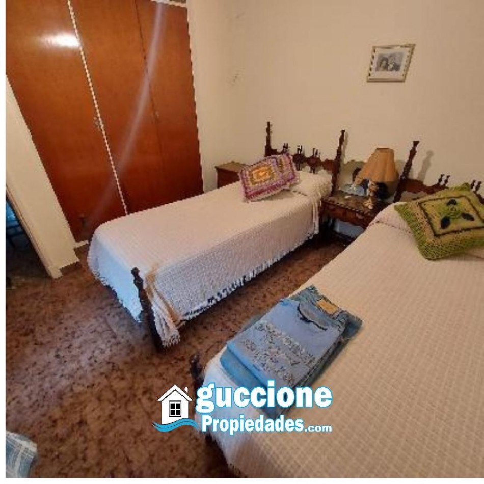 EN LO MEJOR DE LA AVENIDAD CHALET 3 AMBIENTES SOBRE AMPLIO LOTE