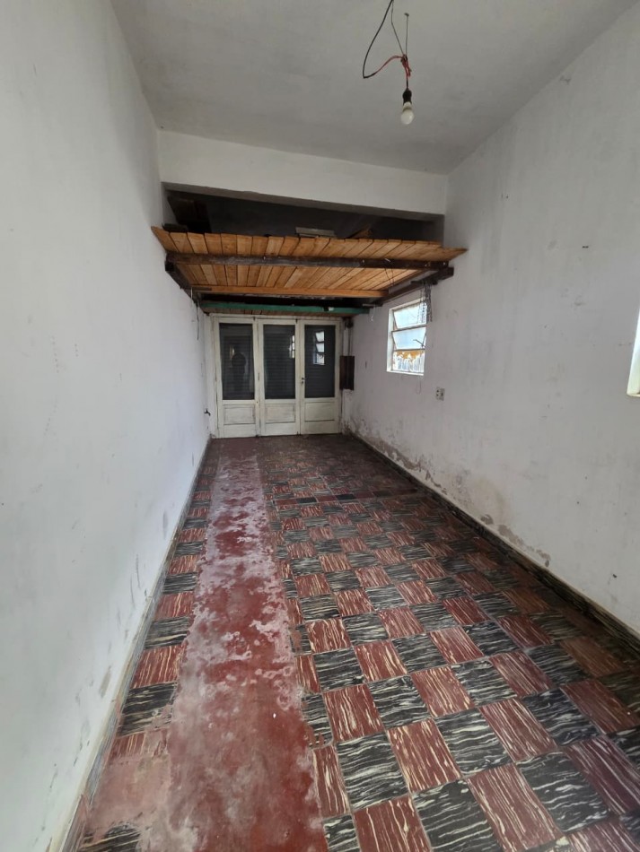 CASA FRENTE CON GARAGE 3 AMBIENTES MAS DEPARTAMENTO 2 AMBIENTES