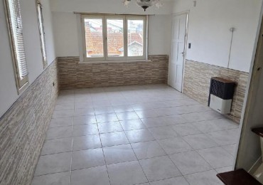ALQUILAMOS DEPARTAMENTO EN PLANTA ALTA, CALLE MAGALLANES 6109.