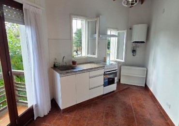 En alquiler departamento en planta alta, zona Friuli y Ortiz de Zarate