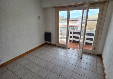 Departamento de 2 ambientes en planta alta